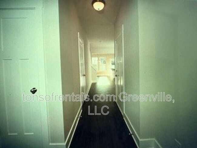 Foto del edificio - 437 Pangel Ln