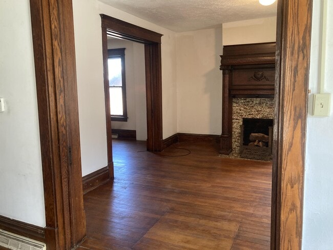 Building Photo - 212 Grand St