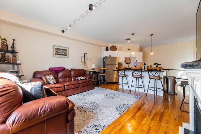 Foto del edificio - 1060 N Hermitage Ave