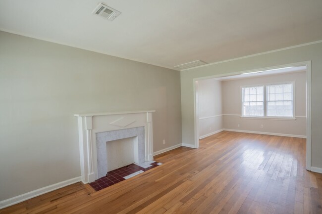 Building Photo - Cozy 2 Bedroom 1 Bathroom Home In Kendall-...