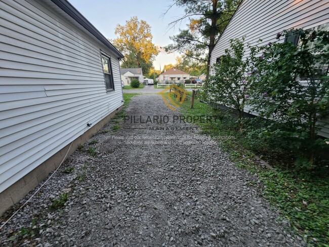 Building Photo - MOVE IN SPECIAL - Newly Renovated, 2 Bedro...