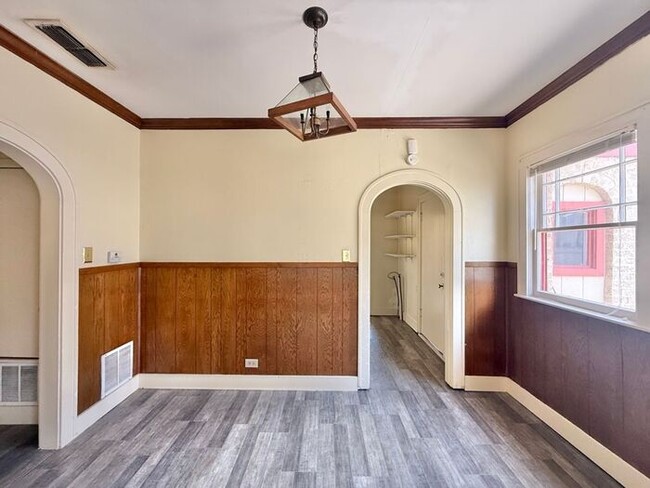 Building Photo - Charming Downtown Living in Tyler! 1 Bedroom 1 Bath! Available Now!
