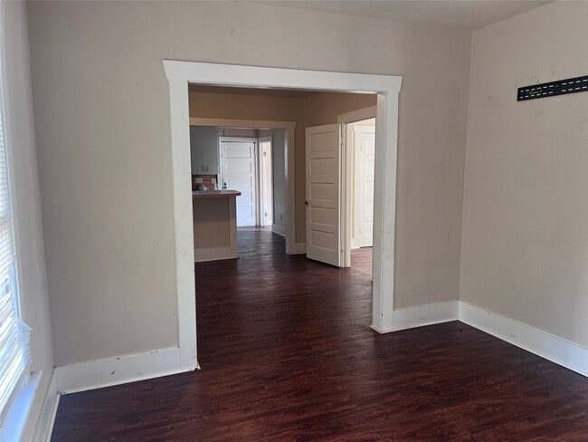 Building Photo - 202 W 1st St