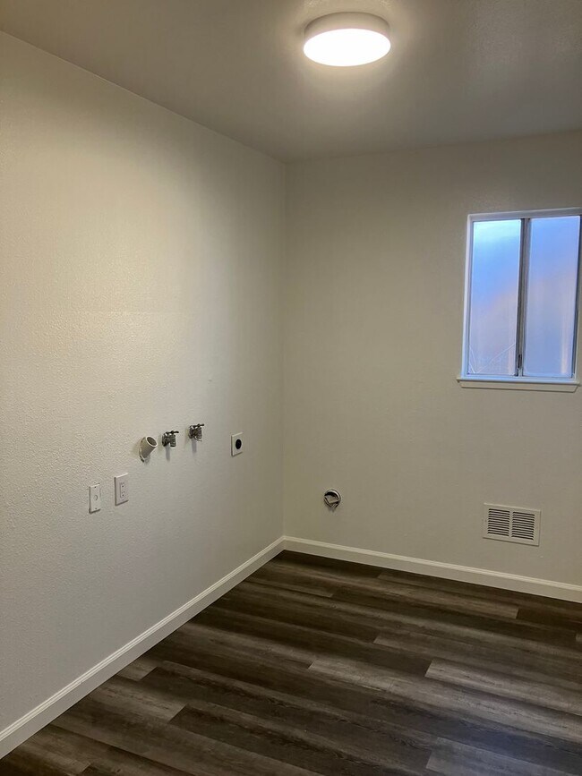Building Photo - 1424 Kingfield Dr