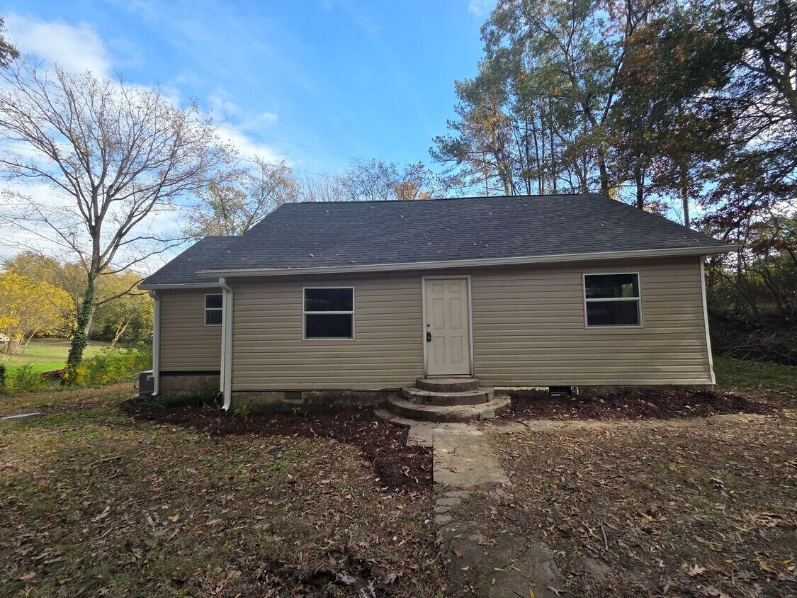 Foto principal - Charming 3-Bedroom Home in Rossville – Spacious, Cozy & Convenient!