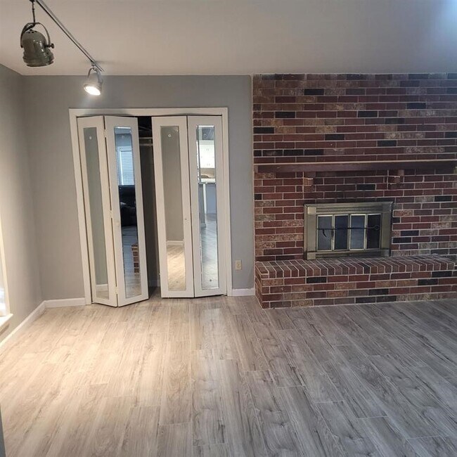 Foto del edificio - 3106 Oakmont Dr
