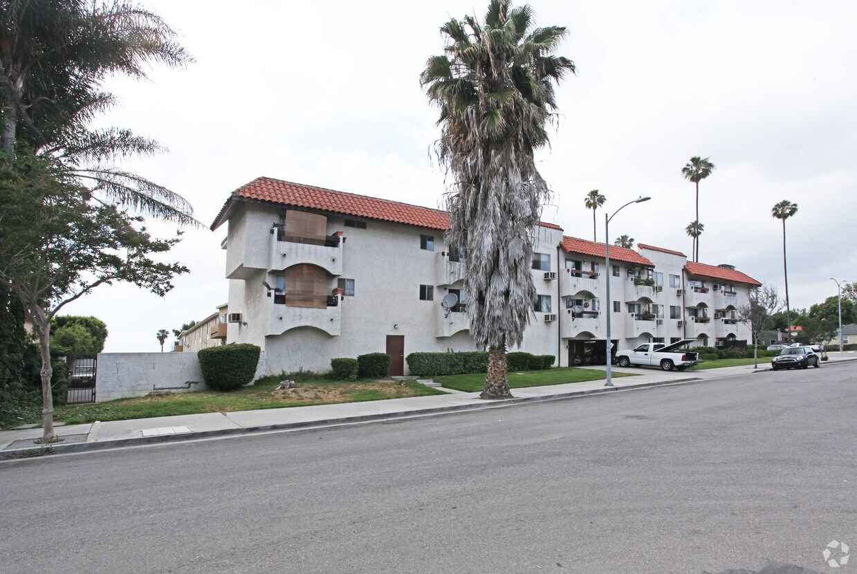 Building Photo - 16808 Sherman Way