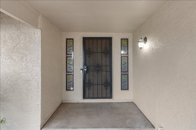 Building Photo - Spectacular Updates, 3 Bedroom 2 Bath