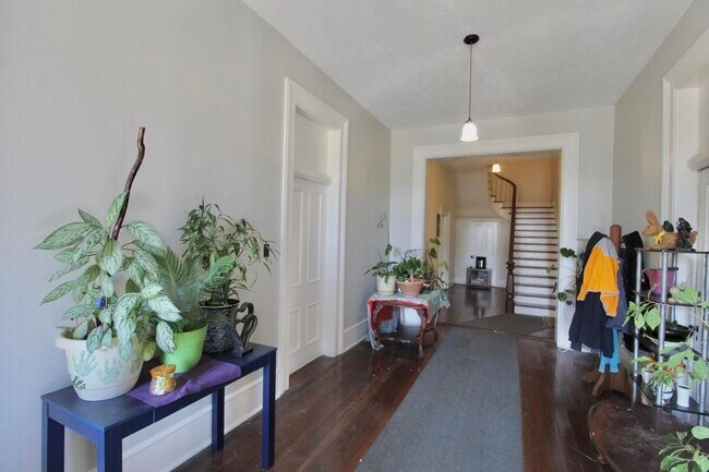 Foto del edificio - 317 Park Ave