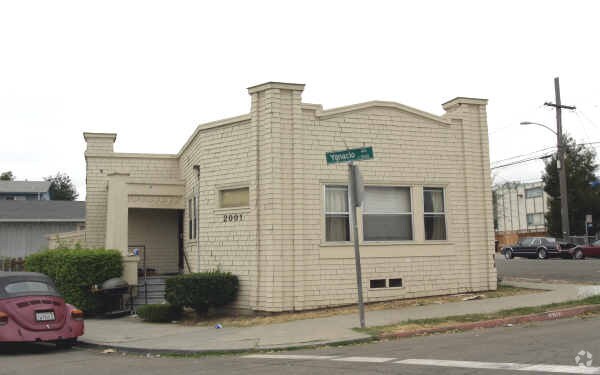 Primary Photo - 2001 51st Ave