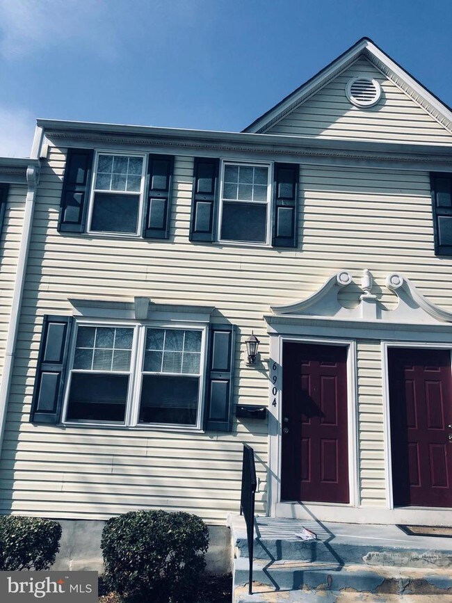 Building Photo - 2610 Kent Village Dr