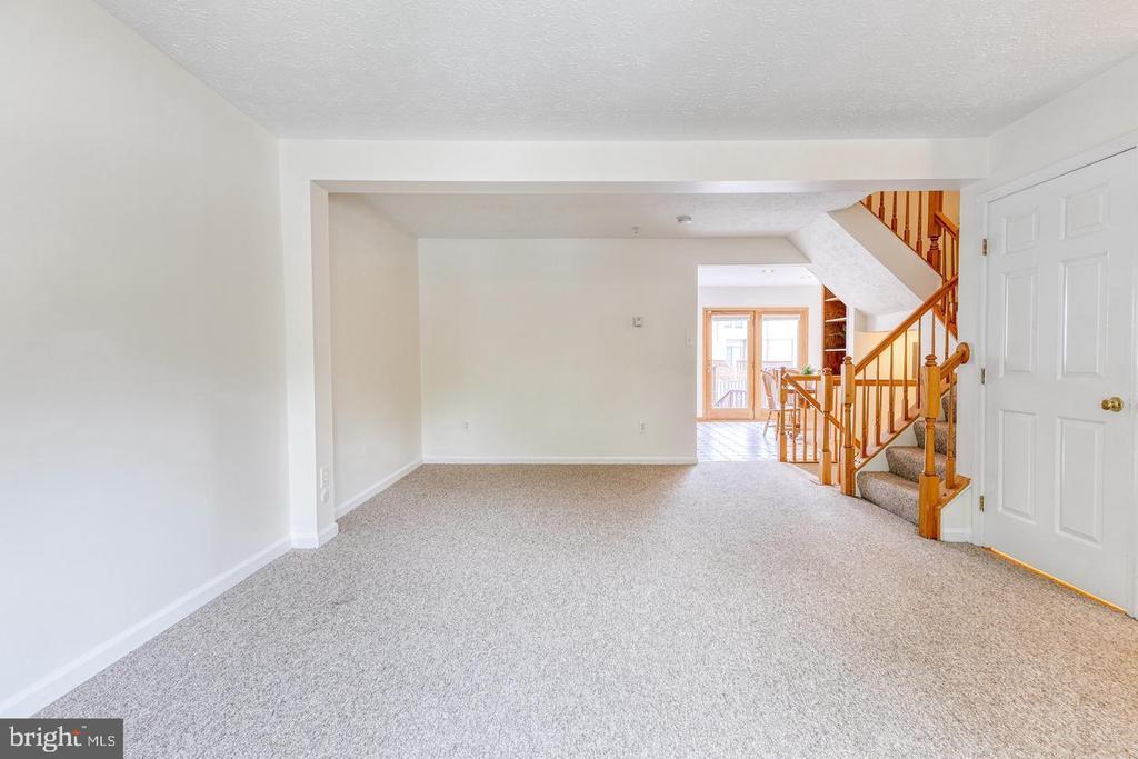 Building Photo - 7 Silver Birch Ct