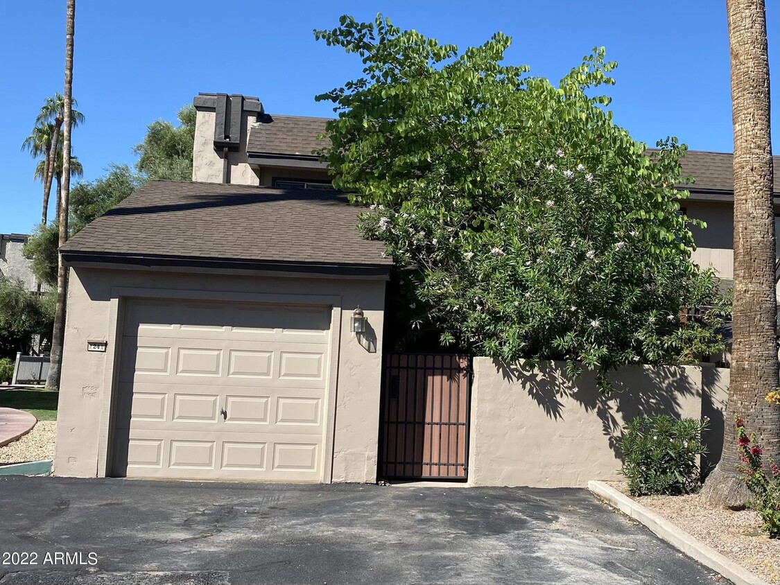 Primary Photo - 2312 W Lindner Ave