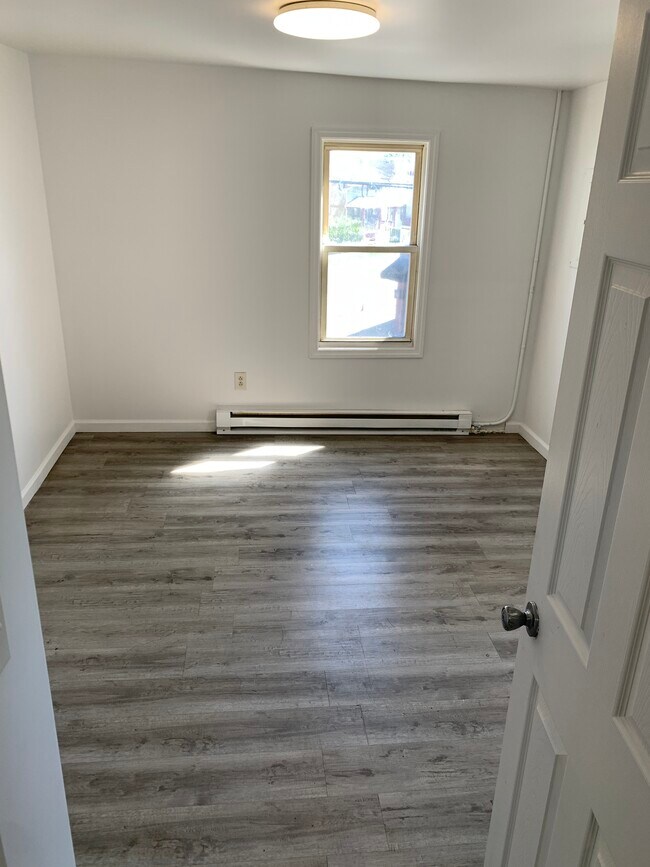 Building Photo - 404 Railroad Ave