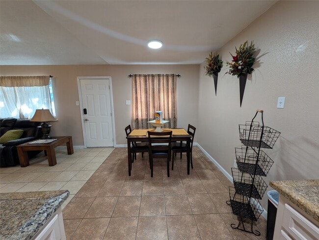 Foto del edificio - 3435 Creek Grove Dr