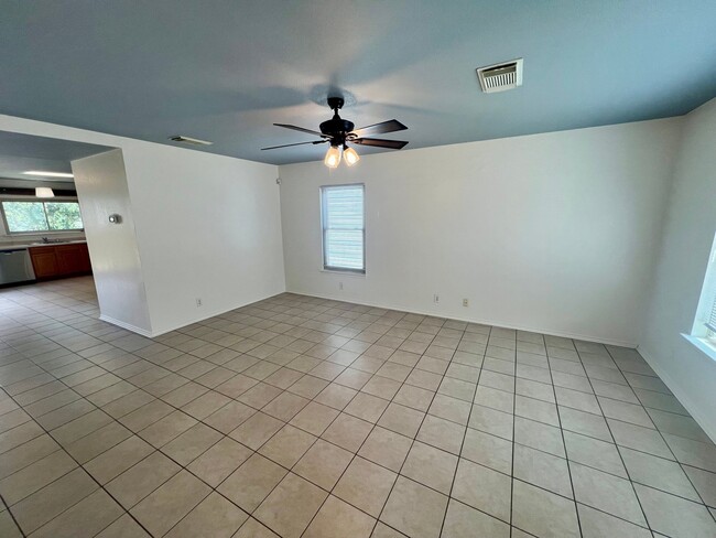 Photo - 47 Latrobe Post (San Antonio, TX) House
