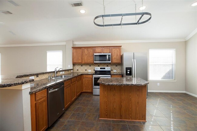 Building Photo - 10511 Saratoga Square