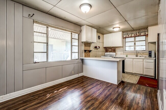 Foto del edificio - Available for Lease!! Live in a unique piece of Stillwater history!