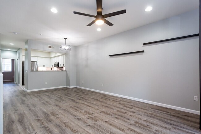 Foto del edificio - Beautiful Townhome in the heart of East Lake!