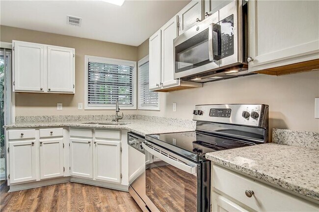 Building Photo - 5146 Leland Dr