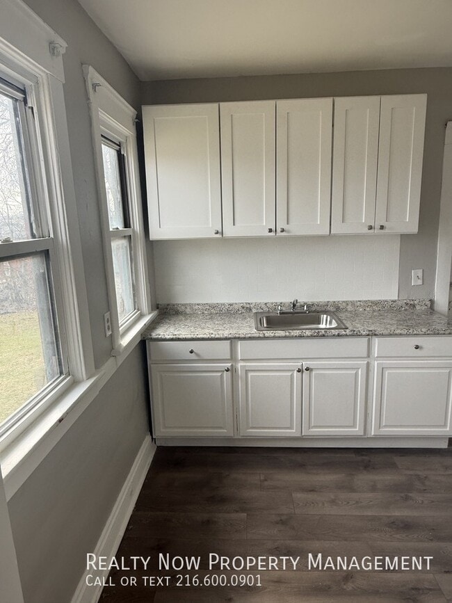 Building Photo - 2907 Denison Ave