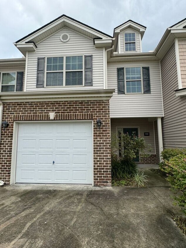 Primary Photo - Renovated Townhome in Live Oak. Available ...