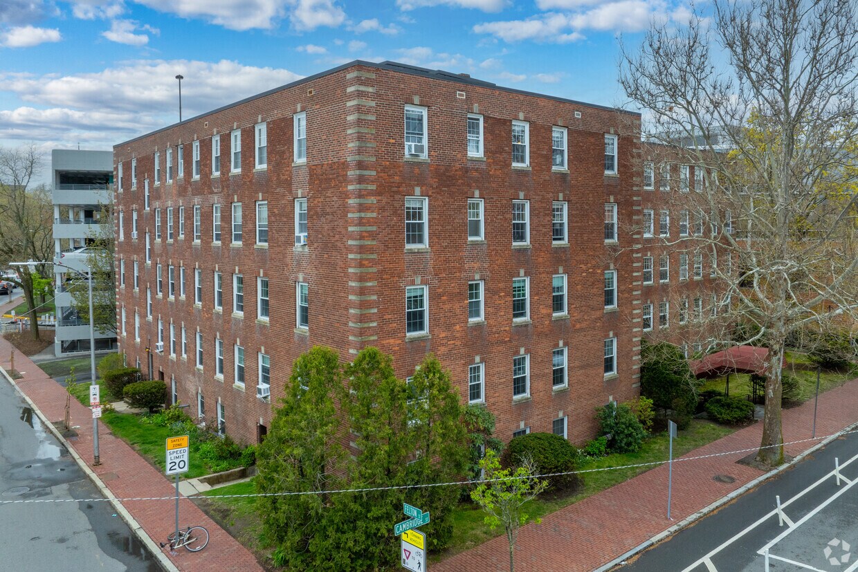 Foxcroft Manor Apartments in Cambridge, MA