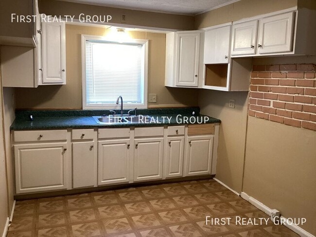 Photo - 5290 Derby Rd House