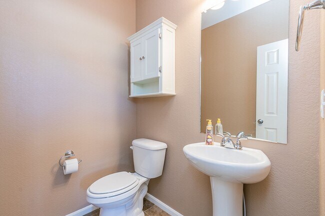 Photo - Beautiful 3 Bed 2.5 Bath in Thompson River... House