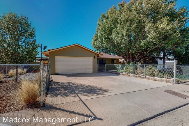 Building Photo - 3 br, 2 bath House - 1913 PAISANO ST NE