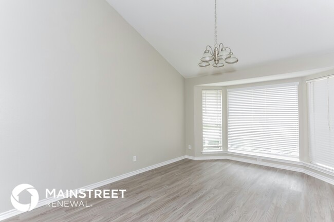 Building Photo - 1818 Knob Hill Dr