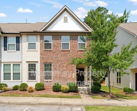 Building Photo - 120 Holly Berry Ln