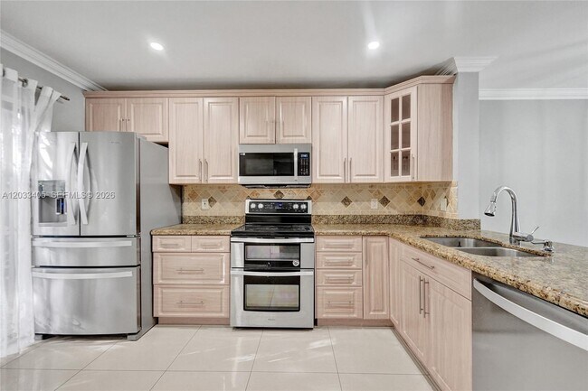 Building Photo - 3325 Carambola Cir S