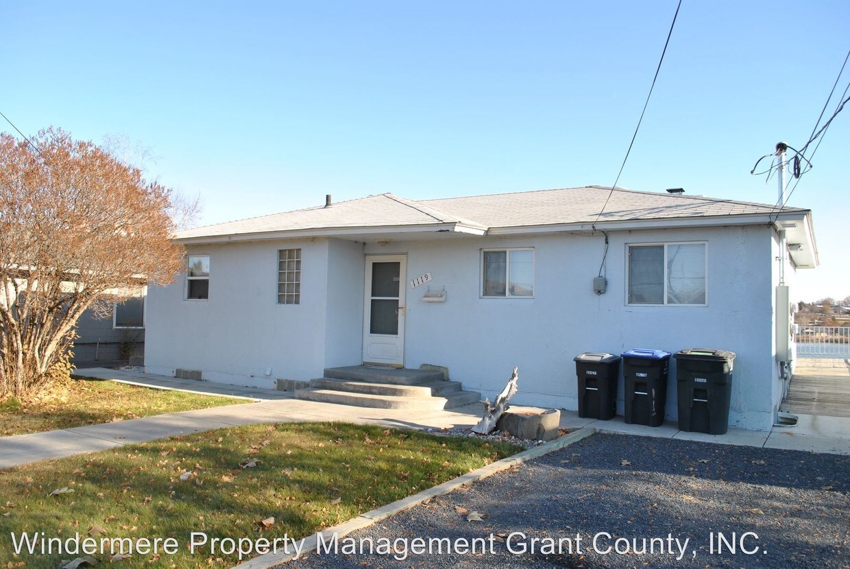 Primary Photo - 1119 W Lakeside Dr
