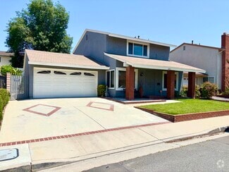 Building Photo - 2654 Hillsborough Pl