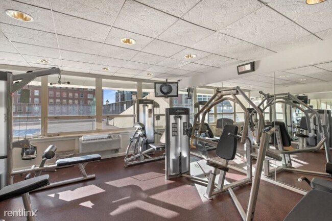 Building Photo - 11 E Chestnut St