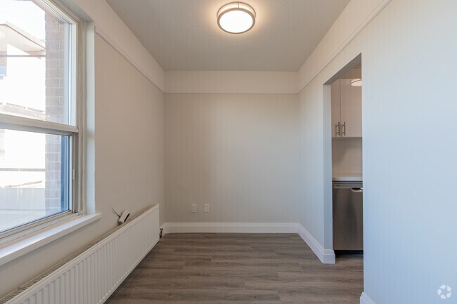 2 chambres, 1 salle de bain - 89 m² - Salle à manger - 121 Minerva Ave