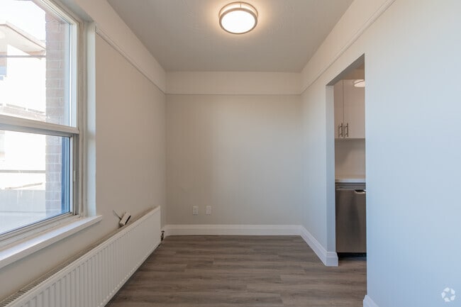 2BR, 1BA - 960SF - Dining Room - 121 Minerva Ave