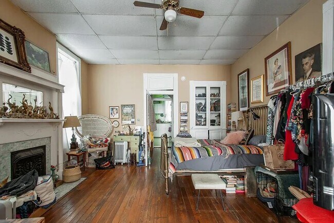 Foto del edificio - Charming 1 Bedroom/ 1 Bath Apartment walka...