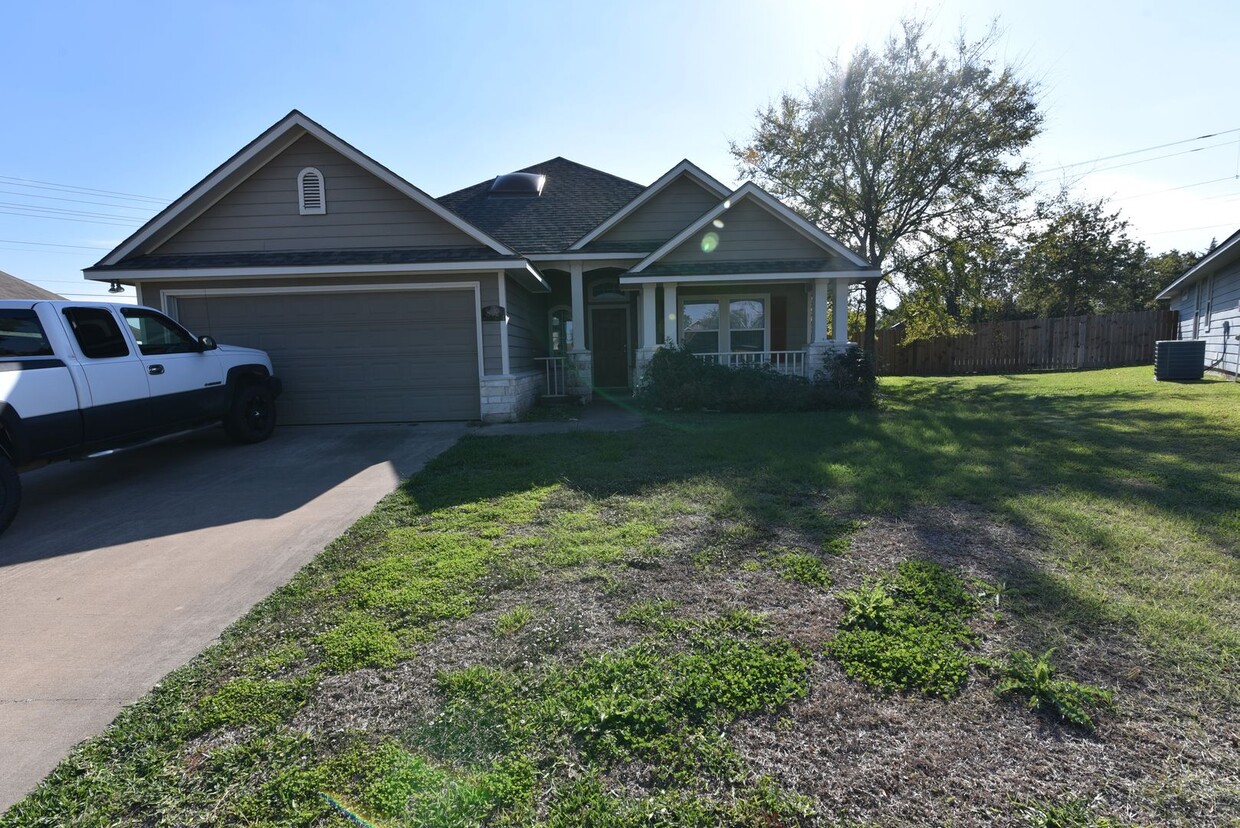 Primary Photo - 3 Bedroom 2 Bath in South College Station,...