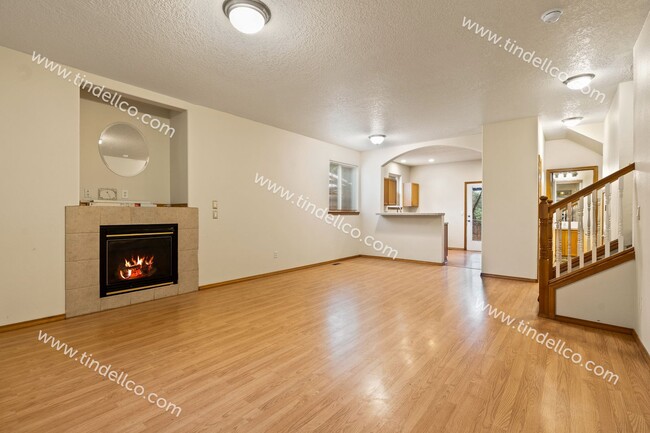 Building Photo - 3 bedroom with Bonus Room plus attached ga...