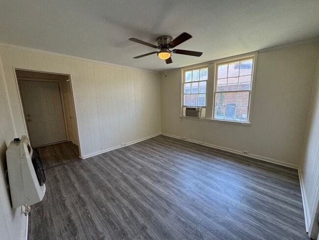 Building Photo - 1/1 House in Celanese- $850