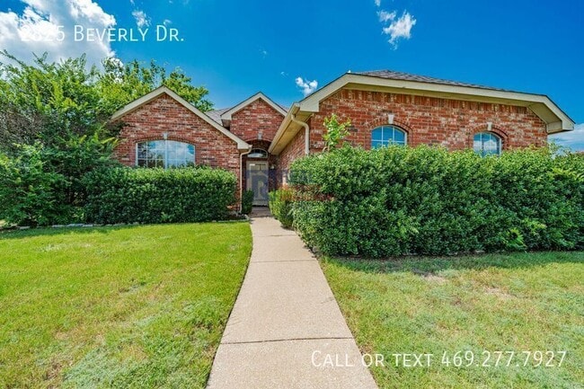 Building Photo - 2825 Beverly Dr