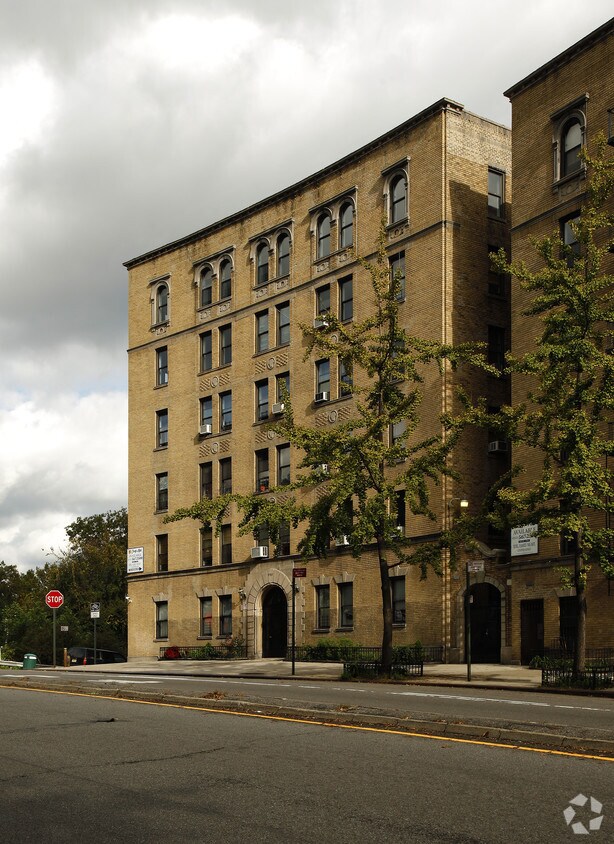 Building Photo - 1781-1783 Riverside Dr