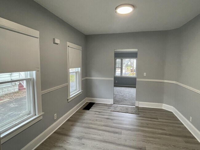 Building Photo - 235 Meadowbrook Ave
