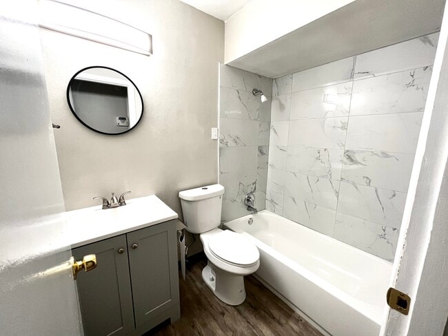 Foto del edificio - 880 Gladiola Dr