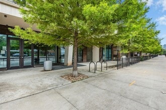 Building Photo - 1800 E 4th St