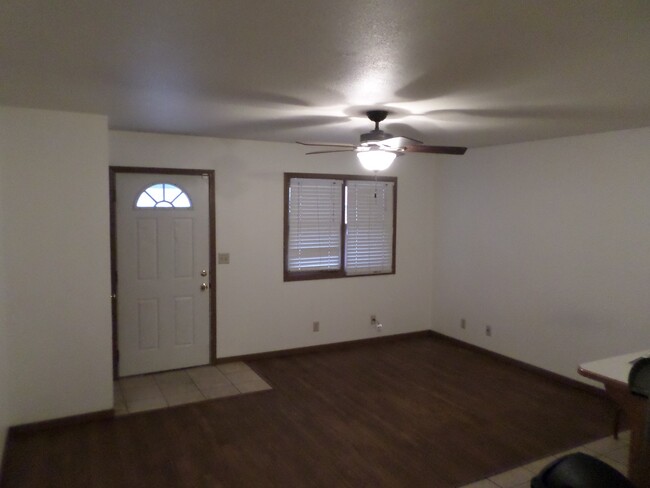 Building Photo - Osage 920 922 Duplex
