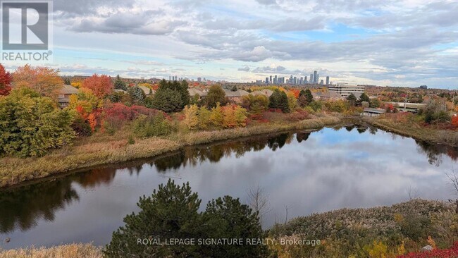 Photo du bâtiment - 2495 Eglinton Ave W
