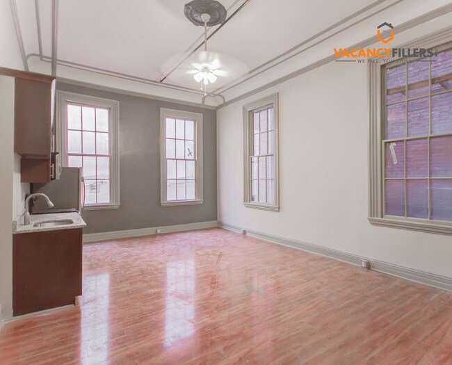 Foto del edificio - 825 N Charles St